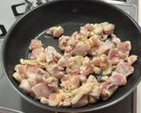 簡単！鶏もも肉のネギ塩炒め作り方1写真