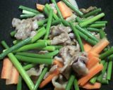 豚バラとにんにくの芽のカレーケチャ炒め♬作り方6写真