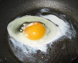 黄身とろとろ目玉焼き作り方1写真