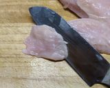 【メイン】鶏むね肉の粉チーズハーブ揚げ焼き作り方2写真