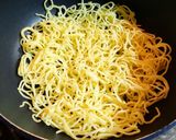 青梅塩麹漬けセロリと豚肉のレモン焼きそば作り方6写真