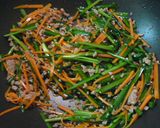 スタミナ満点★ニラと豚挽き肉のキムチ炒め作り方3写真