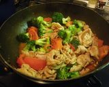 トマトで簡単！豚肉とブロッコリー炒め作り方5写真