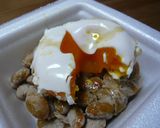 お行儀悪いけど、納豆＆目玉焼き作り方3写真