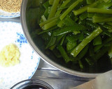 生姜をきかせた、茎わかめの胡麻おかか炒め作り方2写真