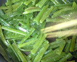 生姜をきかせた、茎わかめの胡麻おかか炒め作り方3写真