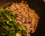 春菊と挽き肉のしょうゆペペロンチーノ炒め作り方3写真