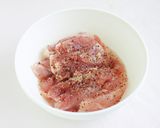 鶏もも肉を甘辛だれと大葉で。作り方1写真