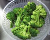 鶏むね肉とブロッコリーの炒め物作り方2写真