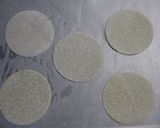 ☆餃子の皮で簡単クリスピーピザ☆作り方1写真