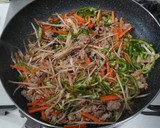 しらたき、ごぼう、ひじきとひき肉の炒め物作り方5写真