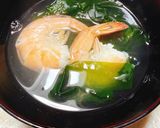 海老と湯通しわかめのお吸い物😻作り方4写真