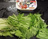 ご飯まだ？2分♪さんまの蒲焼き缶と水菜丼作り方1写真