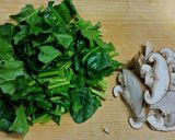 ほうれん草と椎茸の鶏ガラだしスープ作り方1写真