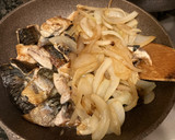 骨取りサバと玉ねぎのポン酢バター炒め作り方4写真