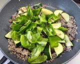 ズッキーニとピーマンのひき肉玉子とじ作り方5写真