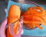 野菜嫌い解消！ひらひら人参のガリバタ炒め作り方2写真
