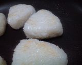 調味料はあえて醤油だけで【焼きおにぎり】作り方2写真