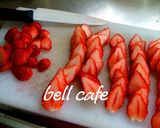 お花のような苺のデコレーションケーキ作り方1写真