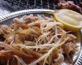 鶏もも肉の炭火焼、ポン酢風味タレに白髪ねぎとみょうが添え作り方5写真
