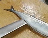 家庭用包丁で作る生食サンマ(刺身～酢〆)作り方4写真