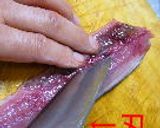家庭用包丁で作る生食サンマ(刺身～酢〆)作り方9写真