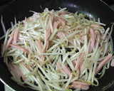 魚肉ソーセージともやしのオイマヨ炒め作り方2写真