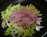 ソーセージでソース焼きそば作り方1写真