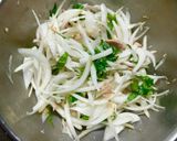 新玉ねぎとツナの和え物。作り方2写真