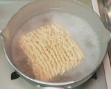 カニカマとレタスと卵の塩ラーメン作り方2写真