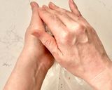 袋で🍙ふりふりおにぎり『ツナとゆかり』作り方6写真