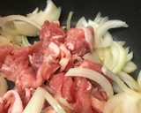 豚こまぎれ肉＆玉ネギのあまから焼きうどん作り方2写真