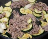 牛肉とズッキーニの塩胡椒炒め作り方1写真