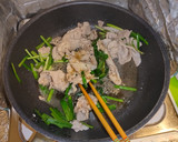 焼肉の塩だれで簡単♪塩だれ豚ニラ玉作り方2写真