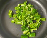 食べるまで6分！クタクタピーマンと竹輪の炒め物作り方2写真