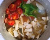 鶏むね肉と ピーマン トマトの味噌コンソメスープ作り方6写真