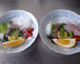 地元産のイサキのお造りにカットミニトマト作り方5写真