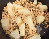 こんにゃくと豚ひき肉の炒め煮（味噌）作り方3写真