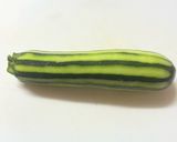チーズをまとったズッキーニ炒め作り方1写真