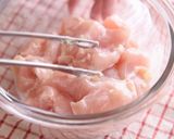 鶏胸肉の塩昆布マヨ焼き🍳作り方2写真