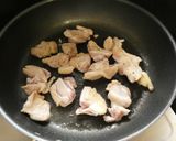鶏肉とじゃが芋のジェノベーゼソース炒め作り方3写真