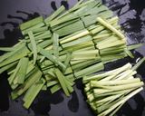 簡単！漬け豚ニラ焼き作り方2写真