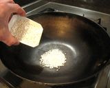 ラオスの代表的な料理ラープで作る切り餅作り方2写真