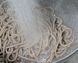 簡単お昼に納豆と梅干しの冷たい蕎麦作り方2写真