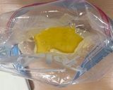 苺とホワイトチョコのマフィン｜袋で混ぜる作り方3写真