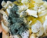 鶏肉とキノコのコンソメバジルチーズ炒め作り方2写真