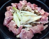 超簡単！鶏ももとキノコのねぎ塩なべ作り方3写真