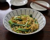 シャキシャキ♪豆もやしとチンゲン菜のナムル風炒め作り方3写真