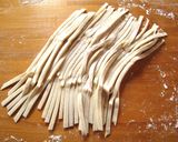 水の代わりに味噌汁で作るうどんの麺作り方13写真