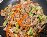 ワンパン栄養満点!豚こまのビビンバ風炒め作り方3写真
